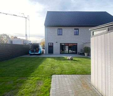 Ruime halfopen gezinswoning met 3 slaapkamers - Photo 2