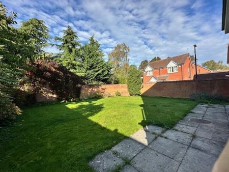 4 bedroom detached house to rent - Photo 4