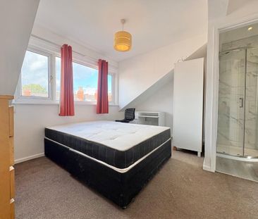 4 bedroom terraced house to rent - Photo 3