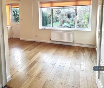 4 bedroom semi-detached house to rent - Photo 3