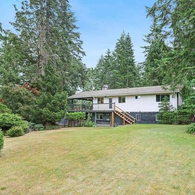 Bright, Spacious Upstairs Suite - Large Covered Deck - Photo 3