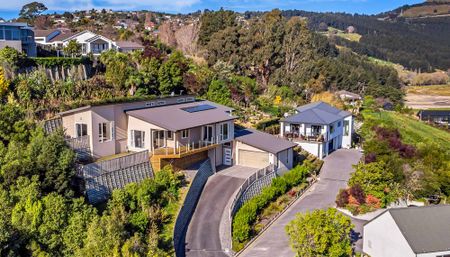 Beautiful home on the hill - Photo 4