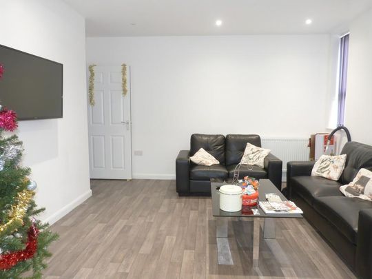 1 bedroom in a flat share to rent - Photo 1