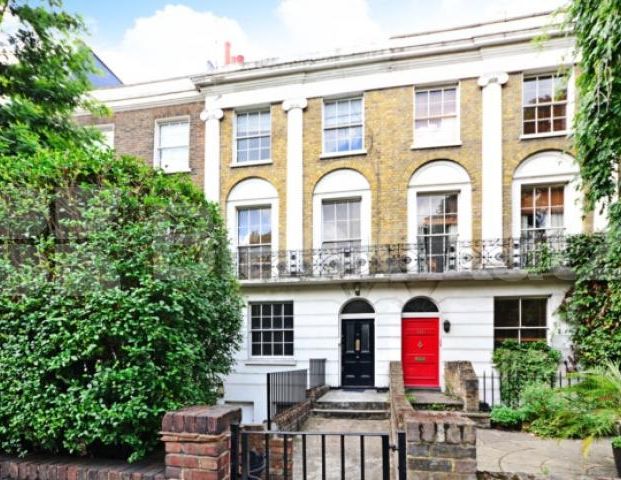 Spacious three bed with a modern bathroom and kitchen by Regents Park - Photo 1
