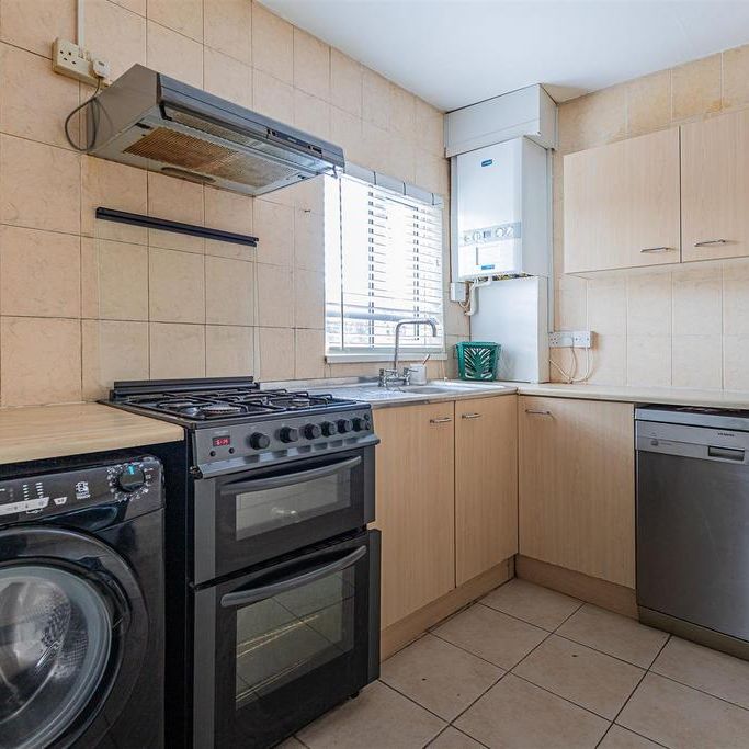 3 bedroom end of terrace house to rent - Photo 1
