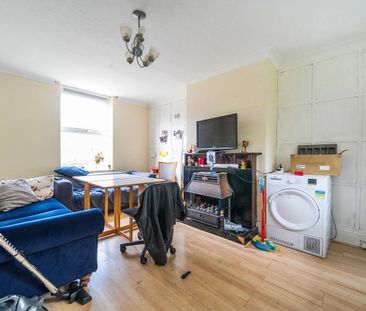 5 bedroom semi-detached house to rent - Photo 2