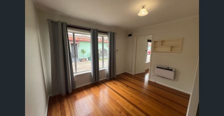 Convenient 1 Bedroom Unit - Photo 2