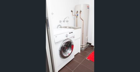 Purpose Built Student Only Accommodation. - Photo 4