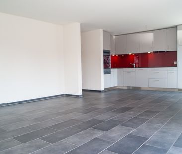 grosszügige 4.5 Zimmer-Wohnung in unmittelbarer Rheinnähe - Photo 2