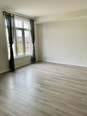 For Lease - 594 Murrell Boulevard, East Gwillimbury, Ontario - Photo 1