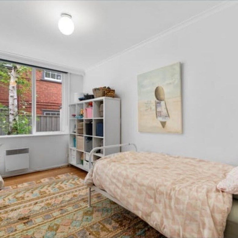 Caulfield North - Photo 1