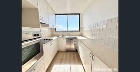 Spacious 2 Bedroom Apartment - Photo 2