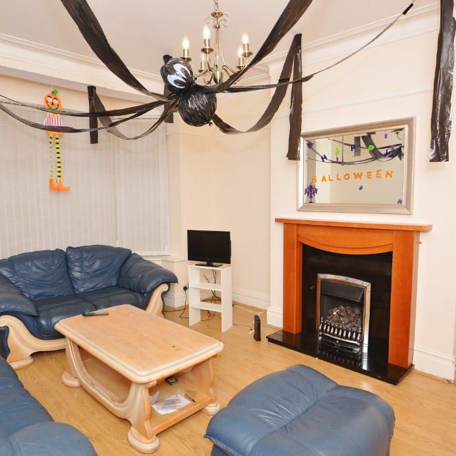 4 bedroom semi-detached house to rent - Photo 1