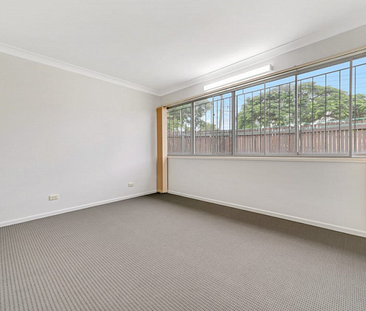 Spacious 3 Bedroom Home - Photo 2