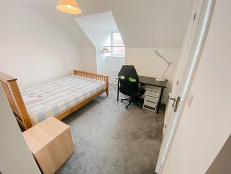 6 bedroom detached house to rent - Photo 3