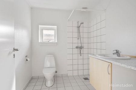 Attraktivt 1-plans rækkehus i Holluf Pile med egen have og parkering - Photo 4