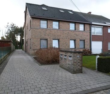 Lichtrijk APPARTEMENT op 1e verdieping met 2 slaapkamers, terras en... - Photo 1