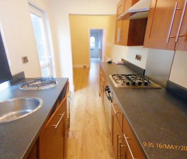 2 bedroom terraced house to rent - Photo 3