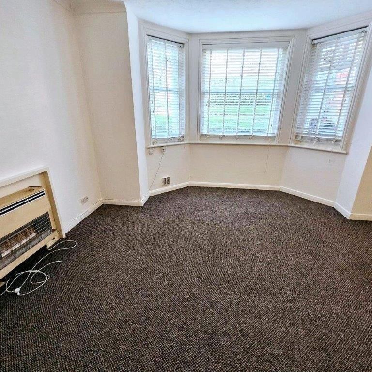 Silverdale Road, Eastbourne - One-Bedroom Flat - Photo 1