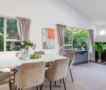 Renovated 3-Bedroom Home with Brand New Carpet in Bayview - Photo 3