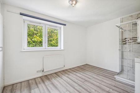 4 bedroom flat to rent - Photo 3