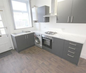 2 Bedroom House - Terraced To Let - Photo 4