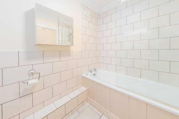 6 bedroom terraced house to rent - Photo 1