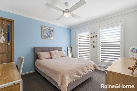 Stunning 5 Bedroom Family Home - Photo 2