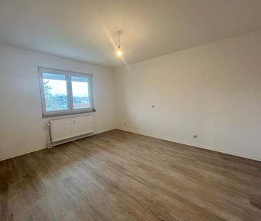 Schöne Etagenwohnung mit Balkon - WBS erforderlich - Photo 2