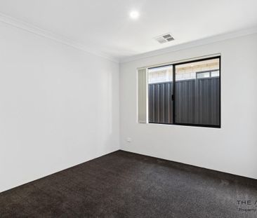 5 bedroom home in Quiet Coastal Pocket - Photo 5