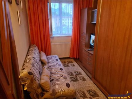 Apartament cu 3 camere, decomandat, mobilat și utilat, Astra, Brasov - Photo 2