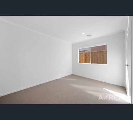 15 Boilersmith Street, Donnybrook, Vic 3064 - Photo 3