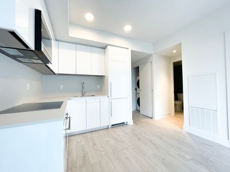 THE EIGHT: Bloor St & Yonge St (8 Cumberland St) AD#003205 - Photo 3