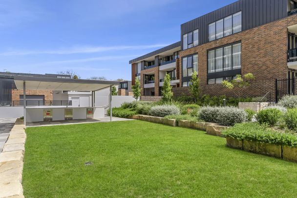 Contemporary Two-Bedroom Apartment with Exceptional Views - Photo 1