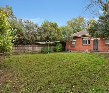 CLASSIC FAMILY HOME AMIDST PRIME SURREY HILLS LOCALE - Photo 6