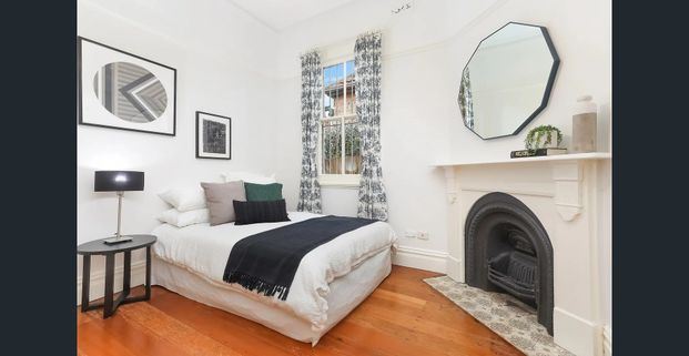 Charming Victorian Haven with Style - Photo 1