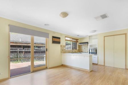 3 bedroom family home - Photo 4
