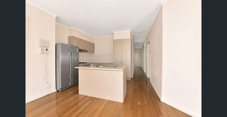 Close and Convenient - Photo 4