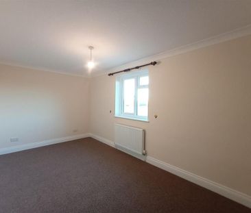 4 bedroom detached house to rent - Photo 2