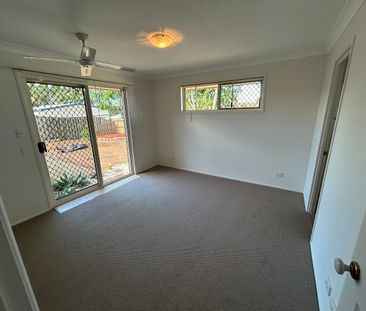 Family Home in Deception Bay! - Photo 6