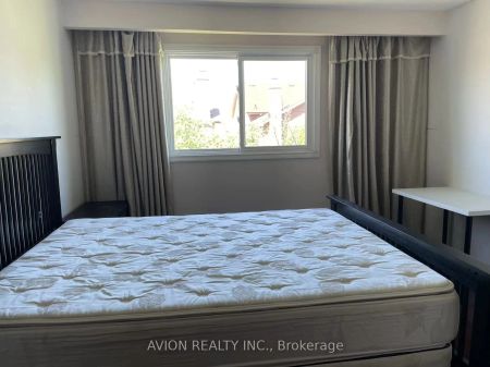 Detached Home For Lease | W9255030 - Photo 2