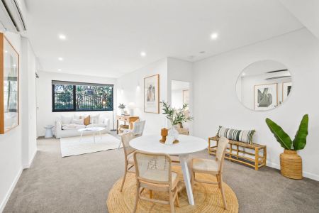 Flawless modern comfort and convenience - Photo 3