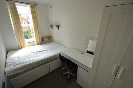 4 bedroom terraced house to rent - Photo 3