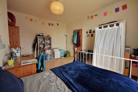 4 bedroom House in Lumley Place, Burley - Photo 2