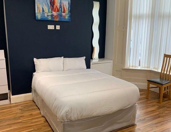 1 bedroom in a house share to rent - Photo 1