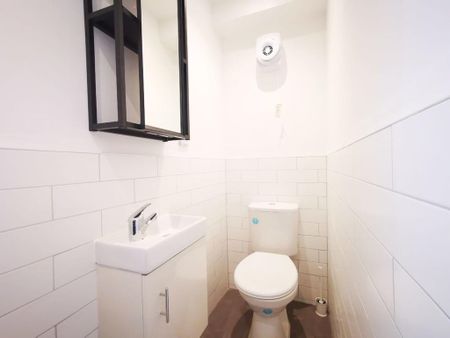 3 bedroom flat to rent - Photo 2
