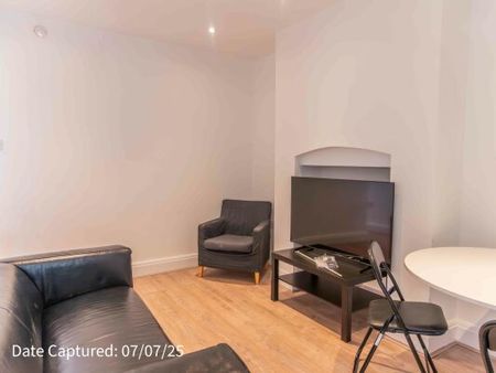 13, Earle Street - Photo 2