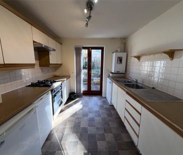 2 bedroom end of terrace house to rent - Photo 3