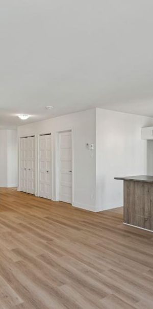 4 1/2 récent et rénové ! Prêt maintenant ! - Photo 1