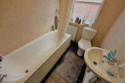 4 bedroom House in Ashville Road (4 Bed), Leeds - Photo 4